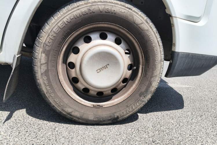 Used JMC Transit  Right Front Wheel Hub
