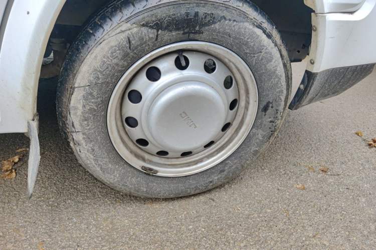 Used JMC Transit  Right Front Wheel Hub