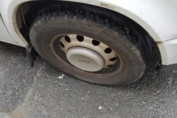 Used JMC Transit  Right Front Wheel Hub