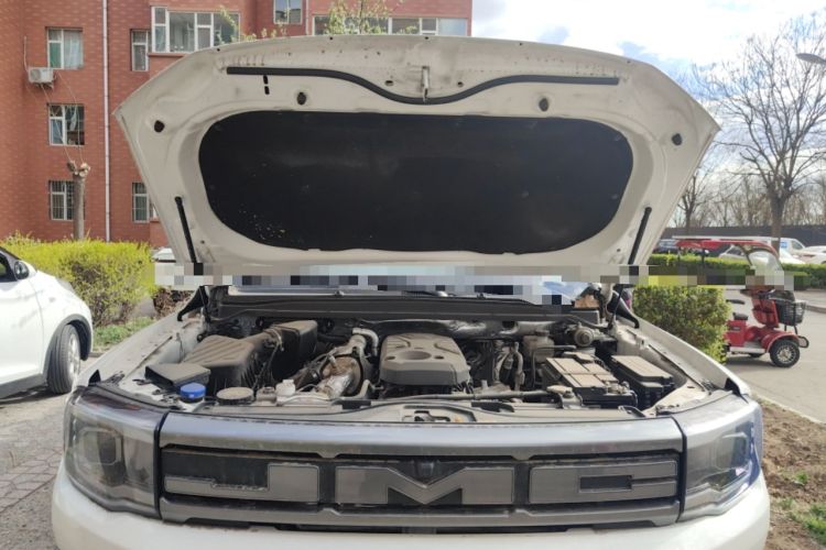 Used JMC Yuhu 2025 Short Wheelbase Double Cab Diesel Automatic Transmission Four-Wheel Drive Engine Bay