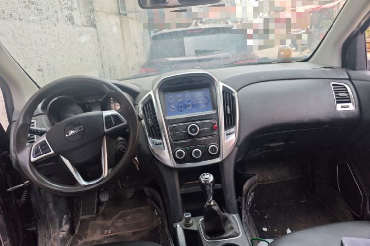 Used JMC Yuhu 3 2018 2.5T Diesel Two-Wheel Drive Advanced Version with Long Wheelbase Center Console