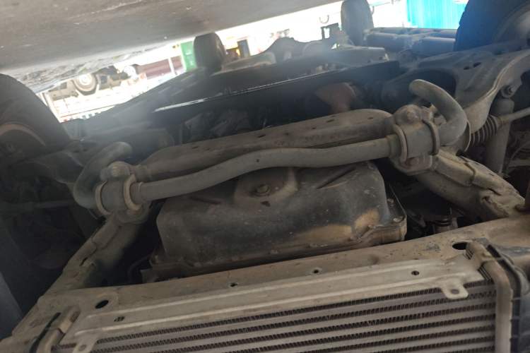 Used JMC Yuhu 3 2018 2.5T Diesel Two-Wheel Drive Advanced Version with Long Wheelbase Chassis Front