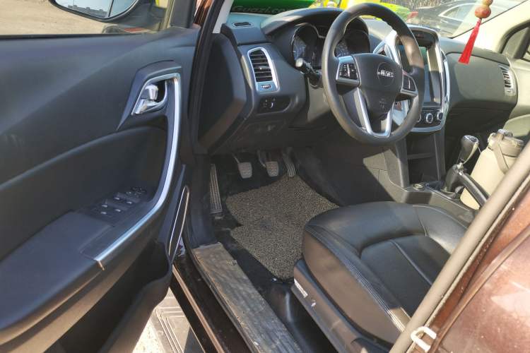 Used JMC Yuhu 3 2018 2.5T Diesel Two-Wheel Drive Advanced Version with Long Wheelbase Driver Seat