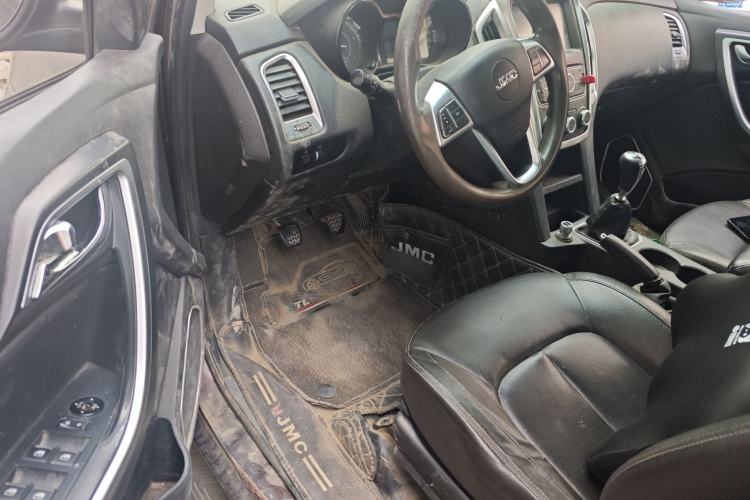 Used JMC Yuhu 3 2018 2.5T Diesel Two-Wheel Drive Advanced Version with Long Wheelbase Driver Seat
