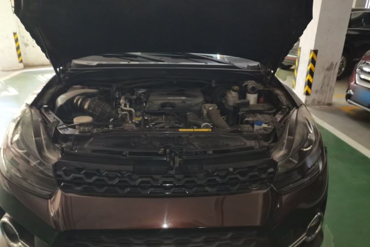 Used JMC Yuhu 3 2018 2.5T Diesel Two-Wheel Drive Advanced Version with Long Wheelbase Engine Bay