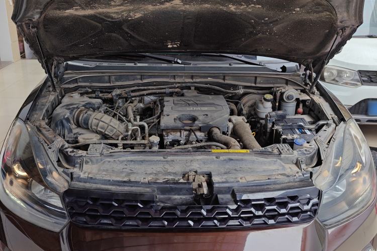 Used JMC Yuhu 3 2018 2.5T Diesel Two-Wheel Drive Advanced Version Standard Wheelbase Engine Bay