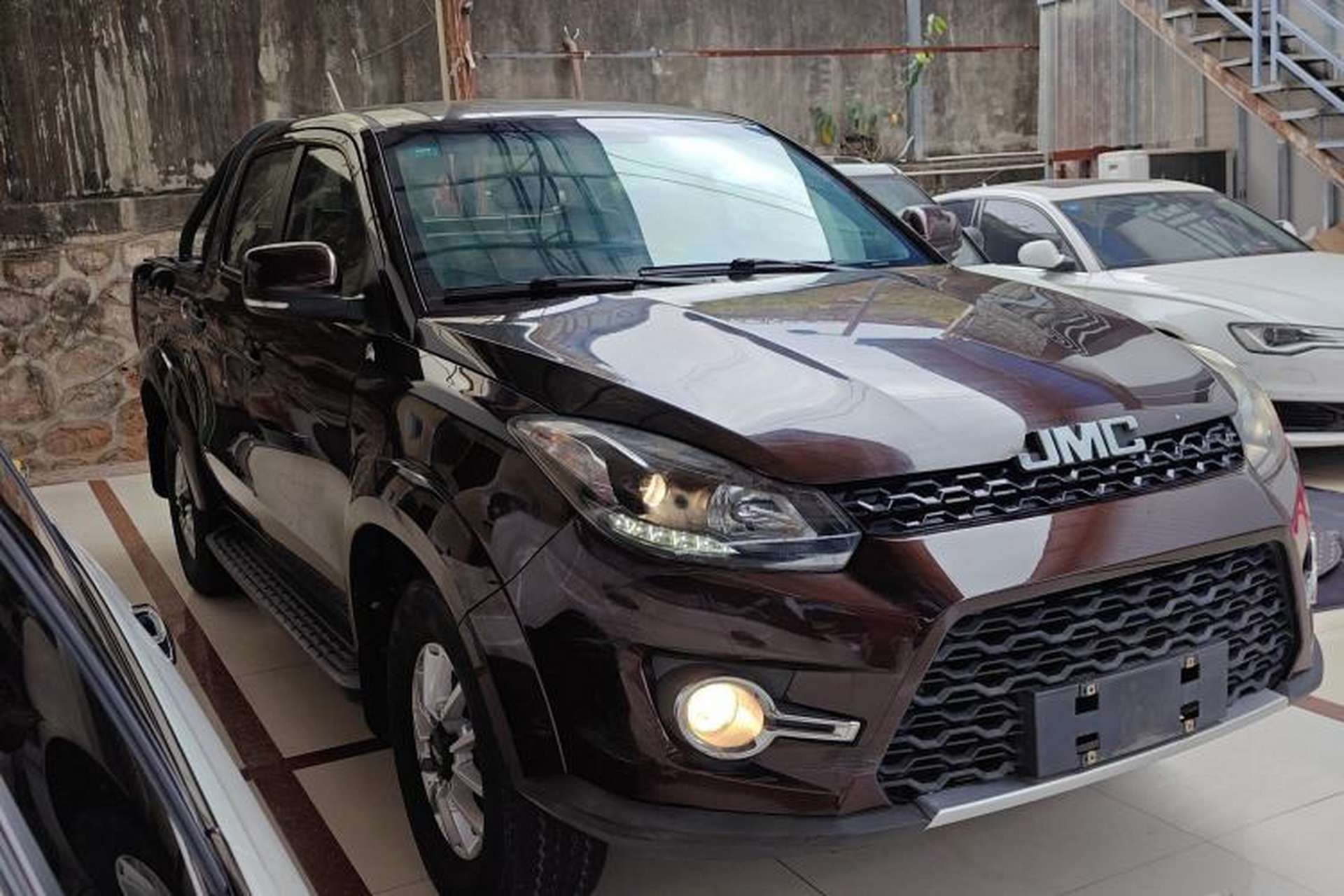 Used JMC Yuhu 3 2018 2.5T Diesel Two-Wheel Drive Advanced Version Standard Wheelbase Front Right 45 Deg