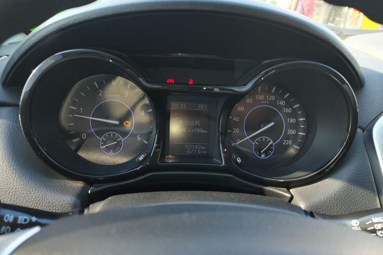 Used JMC Yuhu 3 2018 2.5T Diesel Two-Wheel Drive Advanced Version with Long Wheelbase Instrument Cluster