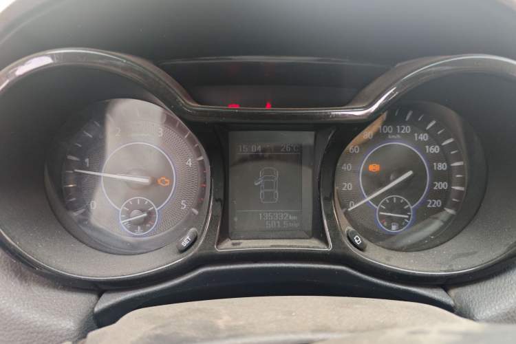 Used JMC Yuhu 3 2018 2.5T Diesel Two-Wheel Drive Advanced Version with Long Wheelbase Instrument Cluster