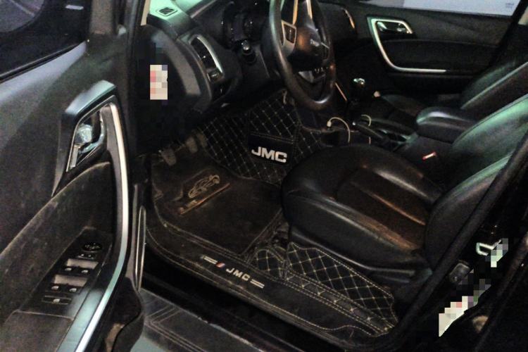 Used JMC Yuhu 3 2018 2.5T Diesel Two-Wheel Drive Advanced Version Standard Wheelbase Interior 3