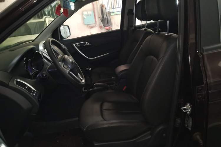 Used JMC Yuhu 3 2018 2.5T Diesel Two-Wheel Drive Advanced Version with Long Wheelbase Left Front Seat