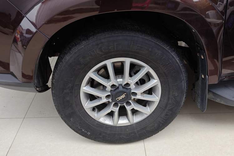 Used JMC Yuhu 3 2018 2.5T Diesel Two-Wheel Drive Advanced Version Standard Wheelbase Left Front Wheel Hub