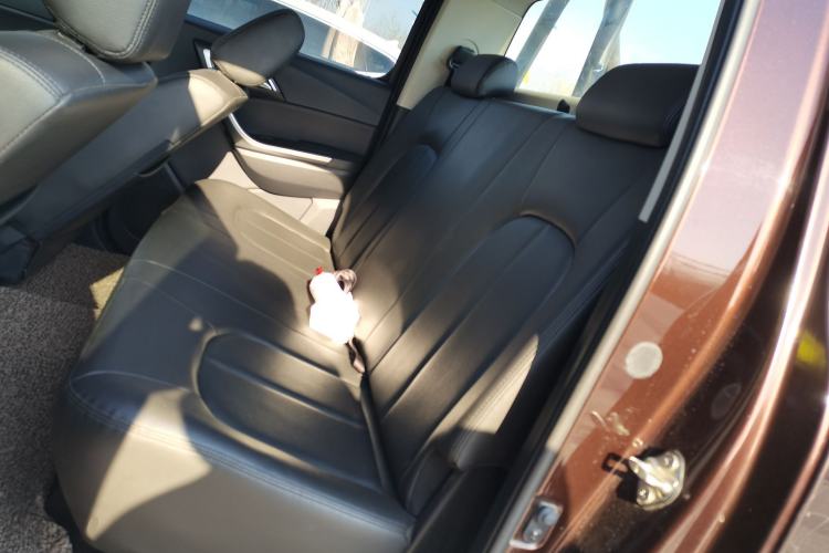 Used JMC Yuhu 3 2018 2.5T Diesel Two-Wheel Drive Advanced Version with Long Wheelbase Left Rear Seat