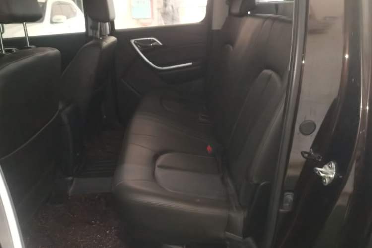 Used JMC Yuhu 3 2018 2.5T Diesel Two-Wheel Drive Advanced Version with Long Wheelbase Left Rear Seat