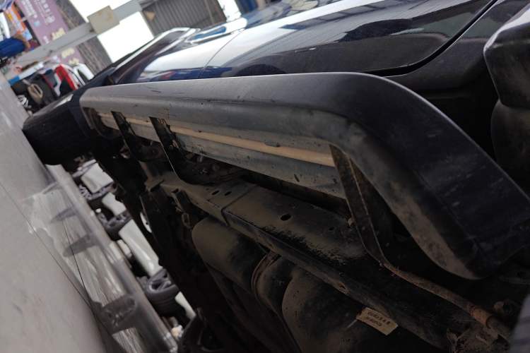 Used JMC Yuhu 3 2018 2.5T Diesel Two-Wheel Drive Advanced Version Standard Wheelbase Left Side Sill