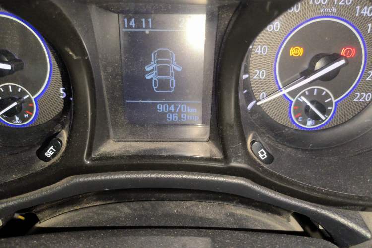 Used JMC Yuhu 3 2018 2.5T Diesel Two-Wheel Drive Advanced Version Standard Wheelbase Odometer Close Up