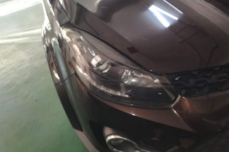 Used JMC Yuhu 3 2018 2.5T Diesel Two-Wheel Drive Advanced Version with Long Wheelbase Right Front Headlight