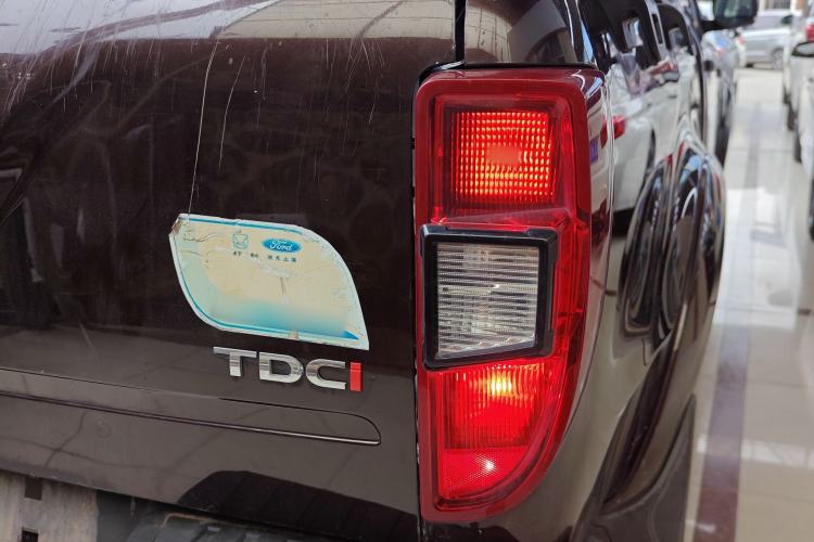 Used JMC Yuhu 3 2018 2.5T Diesel Two-Wheel Drive Advanced Version Standard Wheelbase Right Rear Taillight