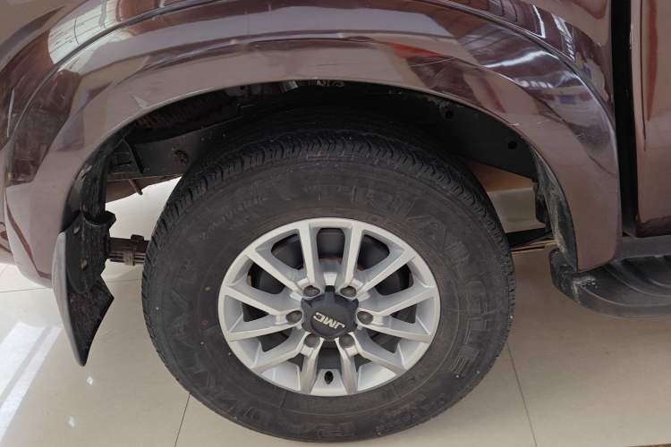 Used JMC Yuhu 3 2018 2.5T Diesel Two-Wheel Drive Advanced Version Standard Wheelbase Right Rear Wheel Hub