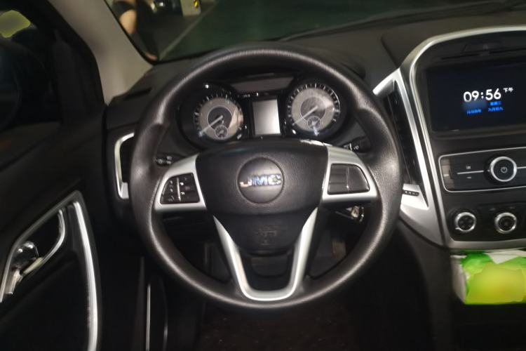 Used JMC Yuhu 3 2018 2.5T Diesel Two-Wheel Drive Advanced Version with Long Wheelbase Steering Wheel