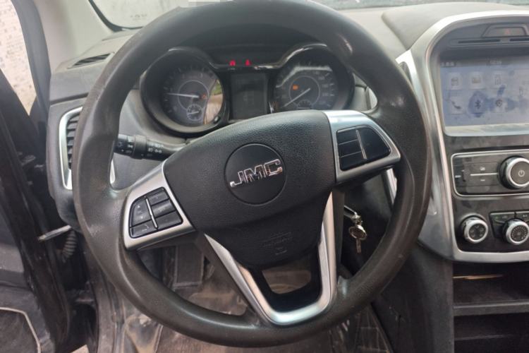 Used JMC Yuhu 3 2018 2.5T Diesel Two-Wheel Drive Advanced Version with Long Wheelbase Steering Wheel