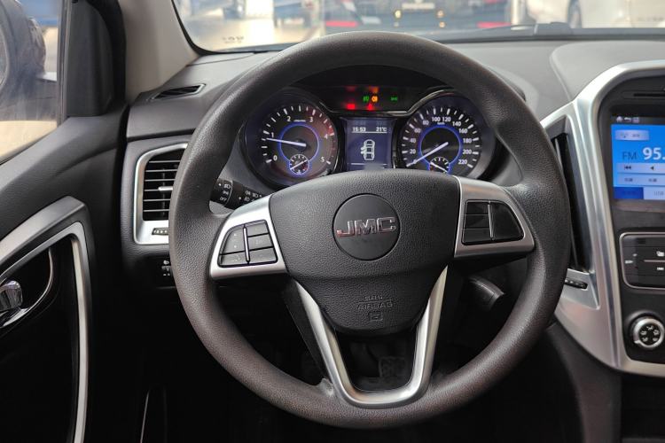 Used JMC Yuhu 3 2018 2.5T Diesel Two-Wheel Drive Advanced Version Standard Wheelbase Steering Wheel
