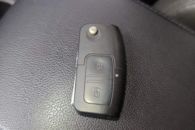 Used JMC Yuhu 3 2018 2.5T Diesel Two-Wheel Drive Advanced Version Standard Wheelbase Vehicle Key