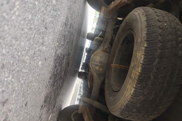 Used JMC Yuhu 3 2018 2.5T Diesel Two-Wheel Drive Advanced Version with Long Wheelbase Chassis Rear