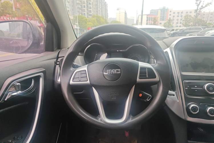 Used JMC Yuhu 3 2018 2.5T Diesel Two-Wheel Drive Advanced Version with Long Wheelbase Steering Wheel