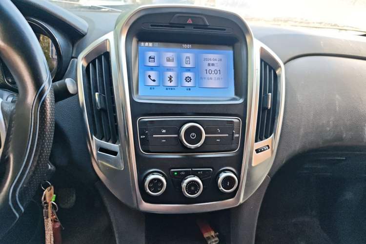 Used JMC Yuhu 3 2018 1.8T Gasoline Two-Wheel Drive Advanced Edition Standard Wheelbase Audio And AC Panel