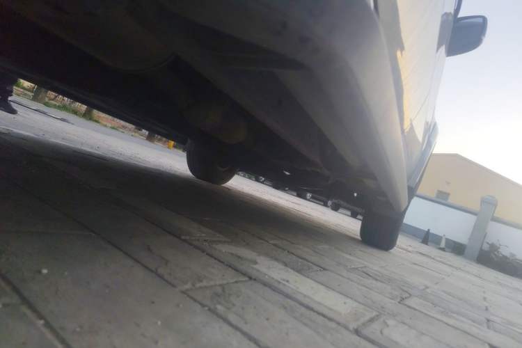 Used JMC Yuhu 3 2018 1.8T Gasoline Two-Wheel Drive Advanced Edition Standard Wheelbase Chassis Rear Right