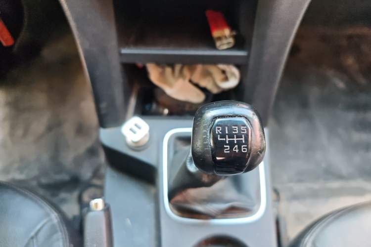 Used JMC Yuhu 3 2018 1.8T Gasoline Two-Wheel Drive Advanced Edition Standard Wheelbase Gear Lever