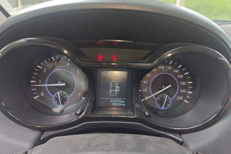 Used JMC Yuhu 3 2018 1.8T Gasoline Two-Wheel Drive Advanced Edition Standard Wheelbase Instrument Cluster