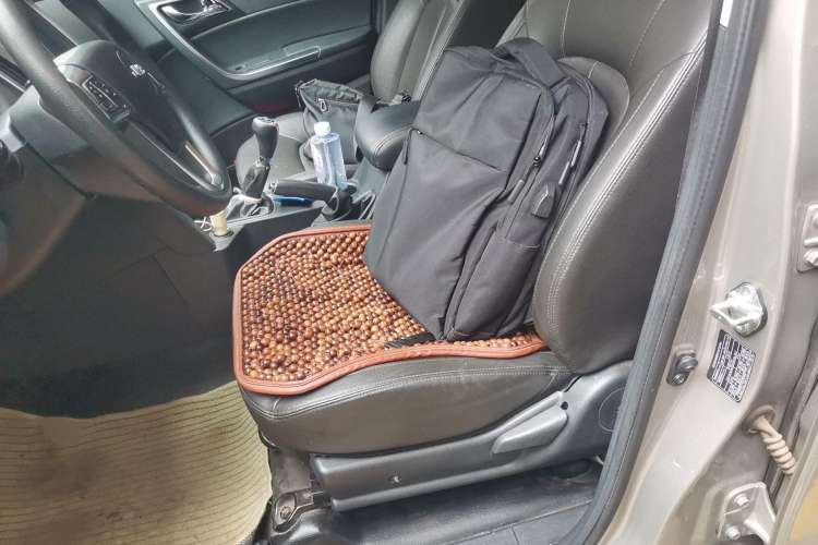 Used JMC Yuhu 3 2018 2.5T Diesel Two-Wheel Drive Advanced Version with Long Wheelbase Left Front Seat