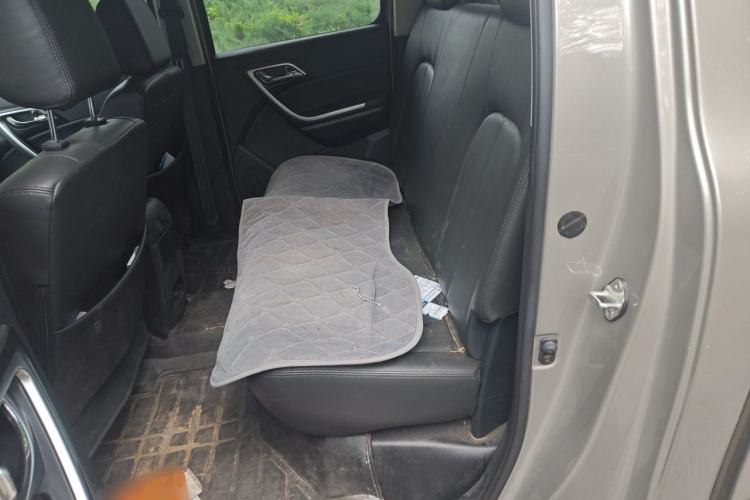 Used JMC Yuhu 3 2018 1.8T Gasoline Two-Wheel Drive Advanced Edition Standard Wheelbase Left Rear Seat