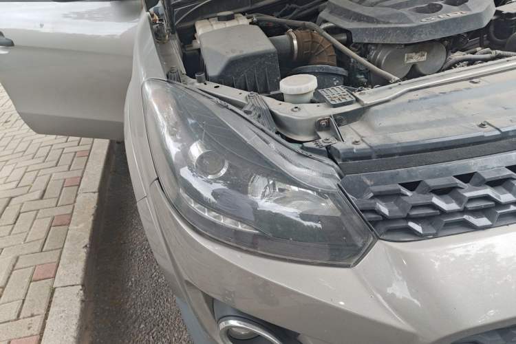 Used JMC Yuhu 3 2018 1.8T Gasoline Two-Wheel Drive Advanced Edition Standard Wheelbase Right Front Headlight