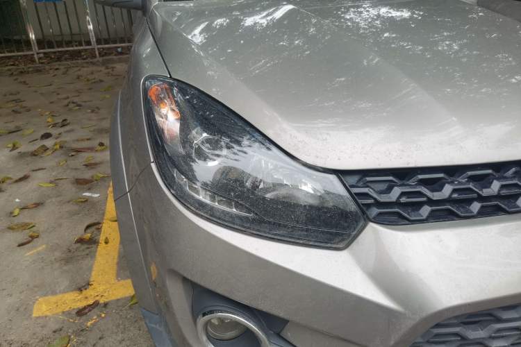 Used JMC Yuhu 3 2018 2.5T Diesel Two-Wheel Drive Advanced Version with Long Wheelbase Right Front Headlight