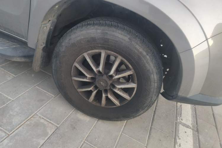Used JMC Yuhu 3 2018 1.8T Gasoline Two-Wheel Drive Advanced Edition Standard Wheelbase Right Front Wheel Hub