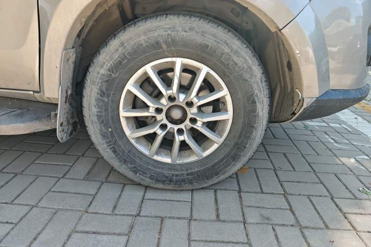 Used JMC Yuhu 3 2018 1.8T Gasoline Two-Wheel Drive Advanced Edition Standard Wheelbase Right Front Wheel Hub