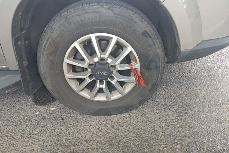 Used JMC Yuhu 3 2018 1.8T Gasoline Two-Wheel Drive Advanced Edition Standard Wheelbase Right Front Wheel Hub