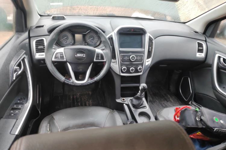 Used JMC Yuhu 3 2018 1.8T Gasoline Two-Wheel Drive Advanced Edition Standard Wheelbase Center Console