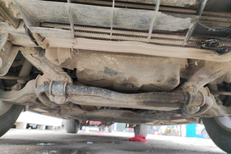 Used JMC Yuhu 3 2018 2.5T Diesel Two-Wheel Drive Advanced Version Standard Wheelbase Chassis Front