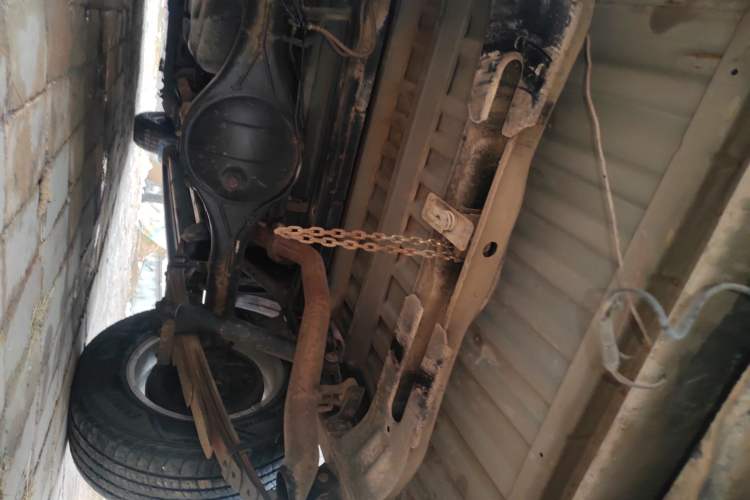 Used JMC Yuhu 3 2018 1.8T Gasoline Two-Wheel Drive Advanced Edition Standard Wheelbase Chassis Rear