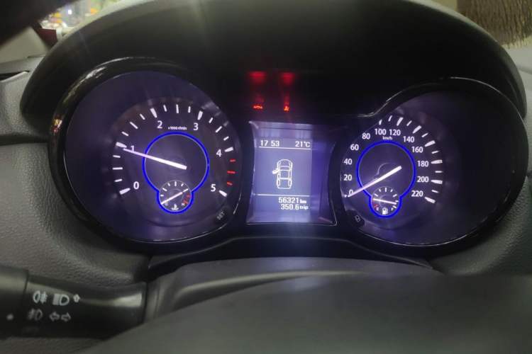Used JMC Yuhu 3 2018 2.5T Diesel Two-Wheel Drive Luxury Shield Edition with Long Wheelbase Instrument Cluster