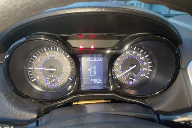 Used JMC Yuhu 3 2018 1.8T Gasoline Two-Wheel Drive Advanced Edition Standard Wheelbase Instrument Cluster