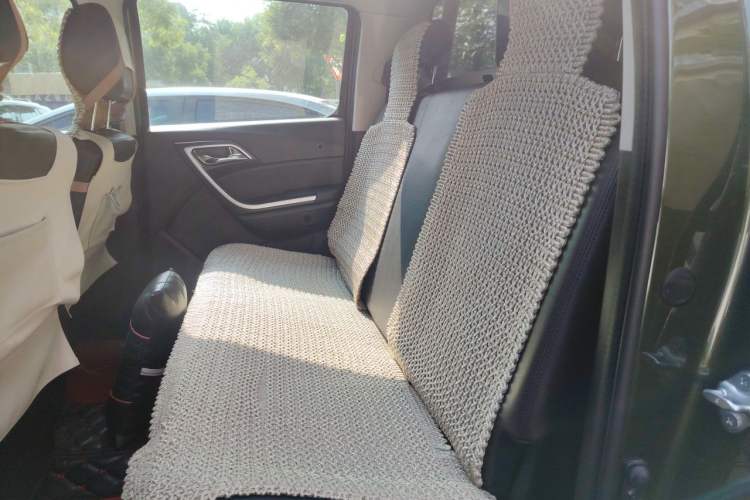 Used JMC Yuhu 3 2018 1.8T Gasoline Two-Wheel Drive Advanced Edition Standard Wheelbase Left Rear Seat