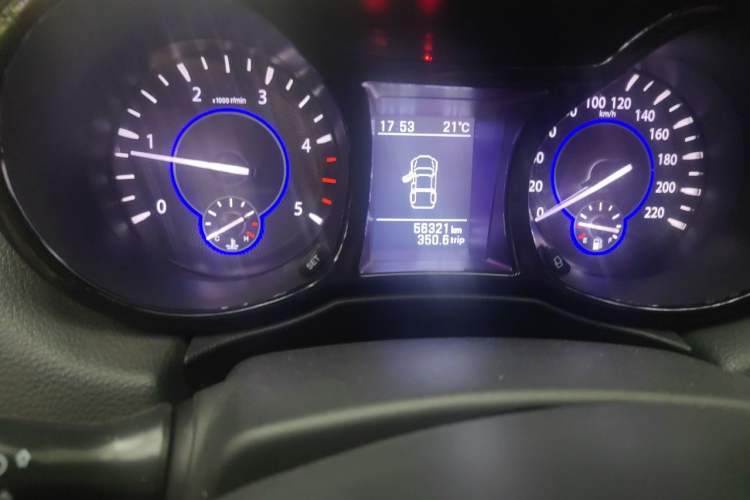 Used JMC Yuhu 3 2018 2.5T Diesel Two-Wheel Drive Luxury Shield Edition with Long Wheelbase Odometer Close Up