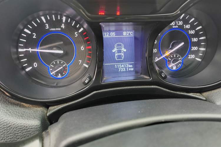 Used JMC Yuhu 3 2018 1.8T Gasoline Two-Wheel Drive Advanced Edition Standard Wheelbase Odometer Close Up