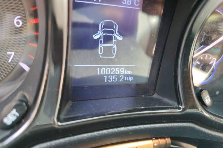 Used JMC Yuhu 3 2018 1.8T Gasoline Two-Wheel Drive Advanced Edition Standard Wheelbase Odometer Close Up