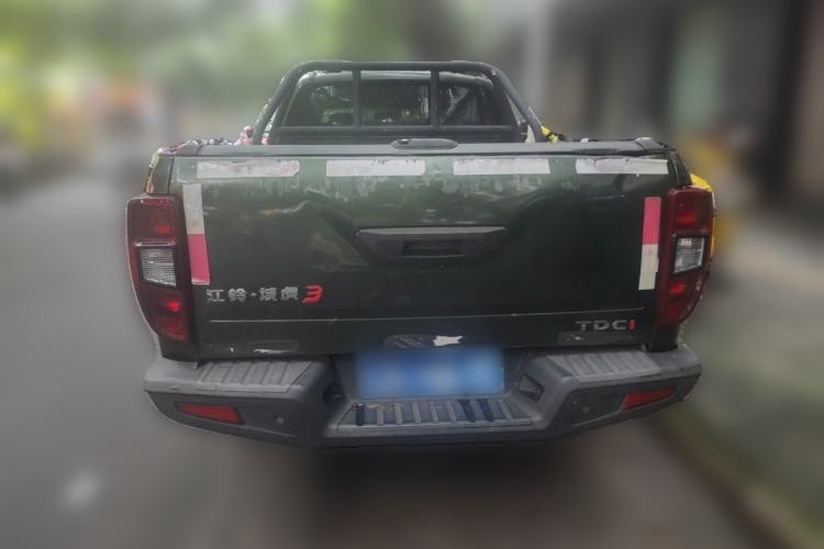 Used JMC Yuhu 3 2018 2.5T Diesel Two-Wheel Drive Luxury Shield Edition with Long Wheelbase Rear